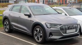 Audi Q8 50 e-tron (AWD)