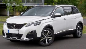 Peugeot e-5008